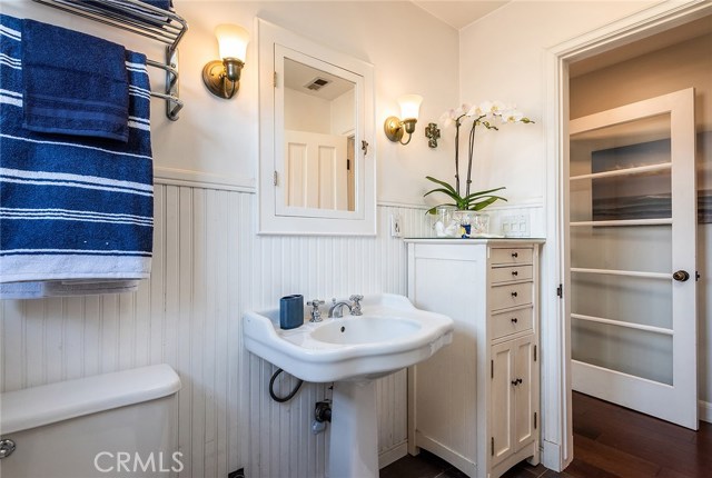 528 Marine Avenue, Manhattan Beach, California 90266, 3 Bedrooms Bedrooms, ,2 BathroomsBathrooms,Residential,Sold,Marine,SB19035532