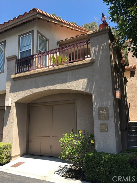 Welcome to the beautiful community of California Court! This two bedroom, two bath unit is a... Primary Photo for Listing #OC17183188