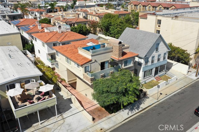 703 1st Street, Hermosa Beach, California 90254, 3 Bedrooms Bedrooms, ,3 BathroomsBathrooms,Residential,Sold,1st,SB19085245