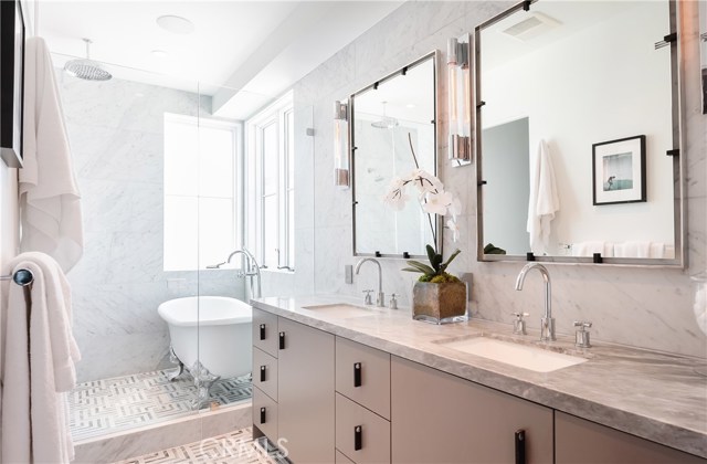 232 17th Street, Manhattan Beach, California 90266, 4 Bedrooms Bedrooms, ,1 BathroomBathrooms,Residential,Sold,17th,SB20151551