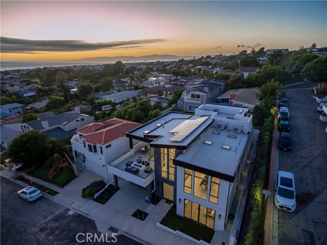 661 25th Street, Hermosa Beach, California 90254, 5 Bedrooms Bedrooms, ,5 BathroomsBathrooms,Residential,Sold,25th,SB19194049