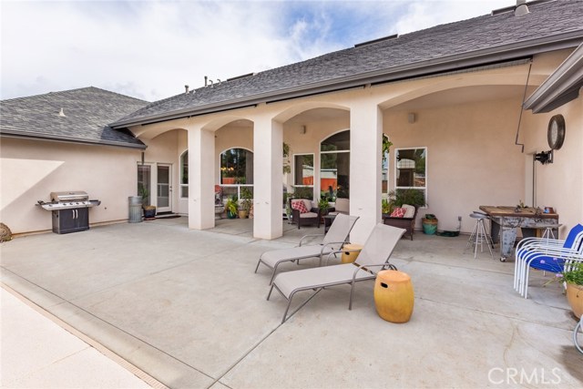 Nice covered patio for entertaining.