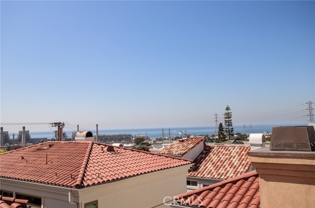 716 Lucia Avenue, Redondo Beach, California 90277, 3 Bedrooms Bedrooms, ,2 BathroomsBathrooms,Residential,Sold,Lucia,PV20207865