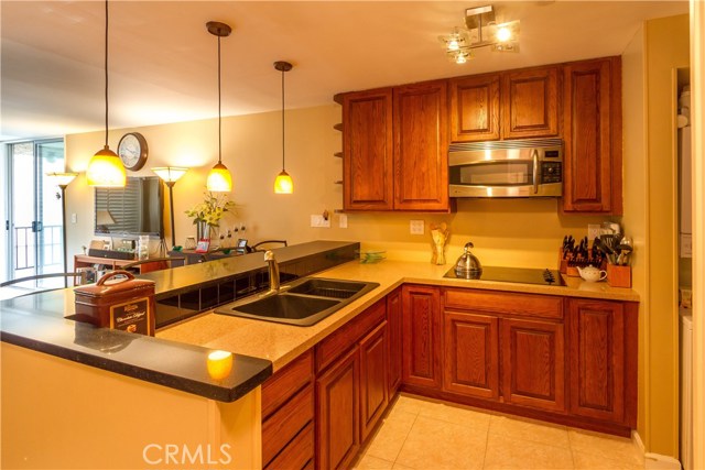 555 Esplanade, Redondo Beach, California 90277, 2 Bedrooms Bedrooms, ,2 BathroomsBathrooms,Residential,Sold,Esplanade,SB17042204