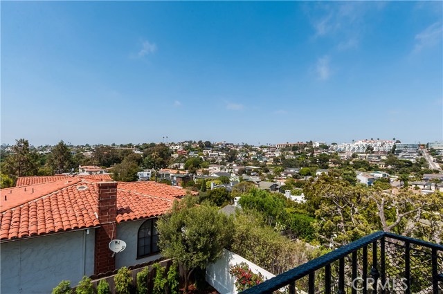 429 24th Street, Hermosa Beach, California 90254, 5 Bedrooms Bedrooms, ,3 BathroomsBathrooms,Residential,Sold,24th,SB19158232