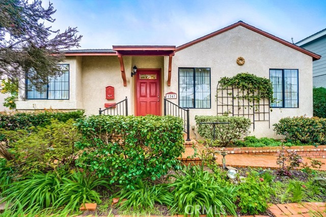 1247 Gertruda Avenue, Redondo Beach, California 90277, 3 Bedrooms Bedrooms, ,1 BathroomBathrooms,Residential,Sold,Gertruda,PV19047697