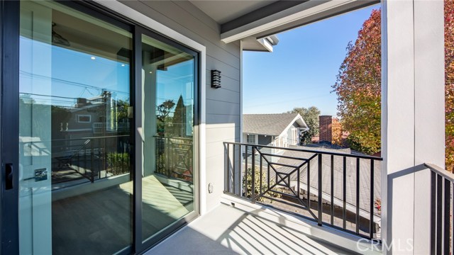 1917 Farrell Avenue, Redondo Beach, California 90278, 4 Bedrooms Bedrooms, ,3 BathroomsBathrooms,Residential,Sold,Farrell,PV20259109