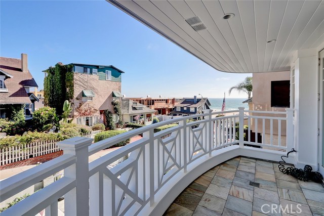 125 8th Street, Manhattan Beach, California 90266, 5 Bedrooms Bedrooms, ,3 BathroomsBathrooms,Residential,Sold,8th,SB20095867