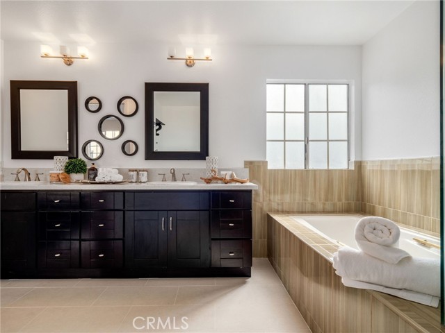 Primary en suite bath