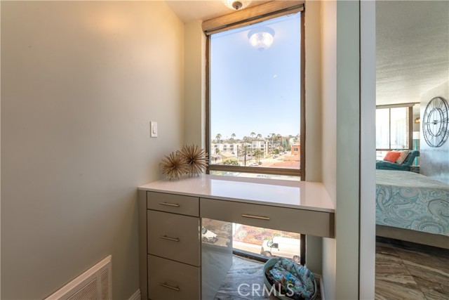 531 Esplanade, Redondo Beach, California 90277, 2 Bedrooms Bedrooms, ,Residential,Sold,Esplanade,SW21140273