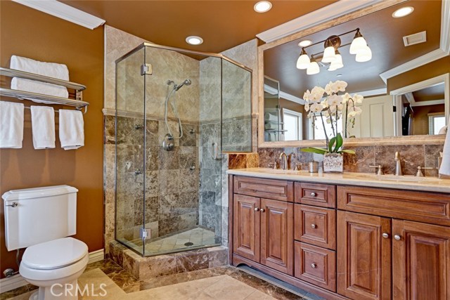 Inviting Spa-style master bath!