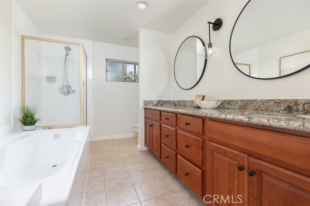 Master en-suite bathroom