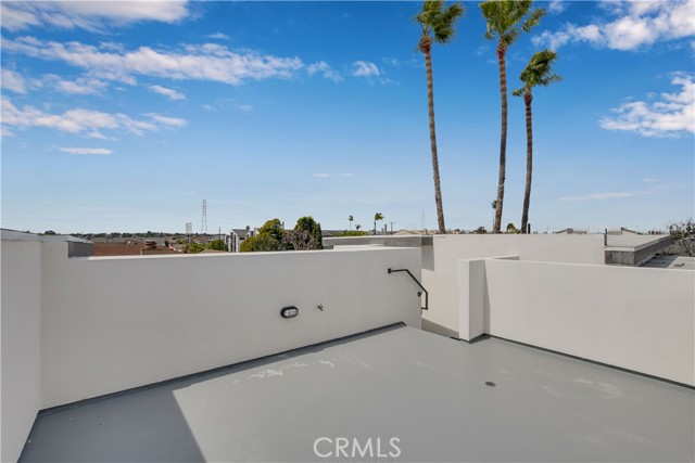 ROOFTOP DECK