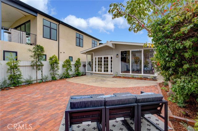 729 12th Street, Manhattan Beach, California 90266, 3 Bedrooms Bedrooms, ,2 BathroomsBathrooms,Residential,Sold,12th,SB19138998