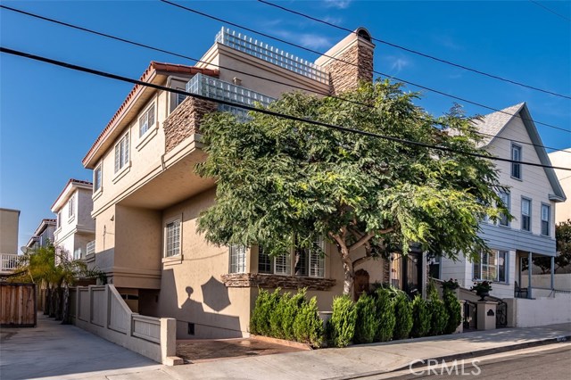 703 1st Street, Hermosa Beach, California 90254, 3 Bedrooms Bedrooms, ,3 BathroomsBathrooms,Residential,Sold,1st,SB19085245