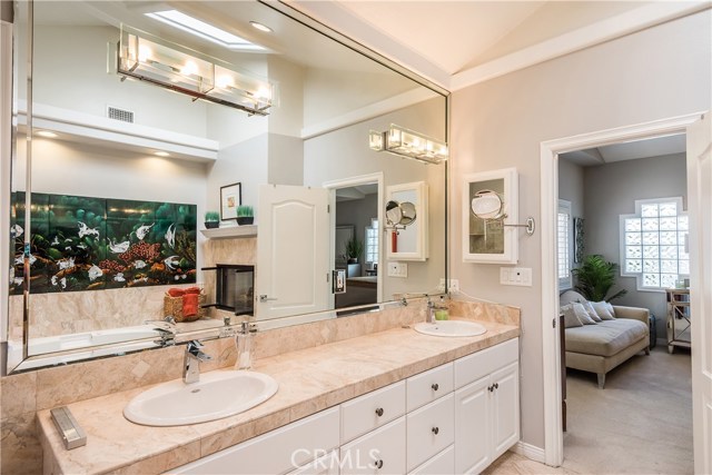 205 Helberta Avenue, Redondo Beach, California 90277, 4 Bedrooms Bedrooms, ,3 BathroomsBathrooms,Residential,Sold,Helberta,SB18113990