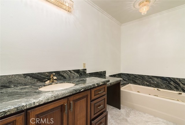 420 Esplanade, Redondo Beach, California 90277, 3 Bedrooms Bedrooms, ,2 BathroomsBathrooms,Residential,Sold,Esplanade,SB17257149