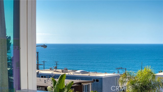 3905 Crest Drive, Manhattan Beach, California 90266, 4 Bedrooms Bedrooms, ,Residential,Sold,Crest,SB18266979