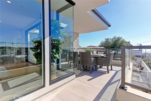1154 6th Street, Hermosa Beach, California 90254, 4 Bedrooms Bedrooms, ,5 BathroomsBathrooms,Residential,Sold,6th,SB19225837
