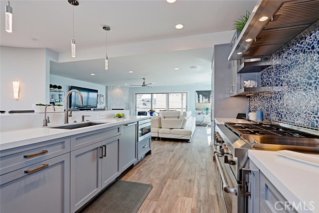 300 28th Street, Hermosa Beach, California 90254, 4 Bedrooms Bedrooms, ,4 BathroomsBathrooms,Residential,Sold,28th,SB18066666