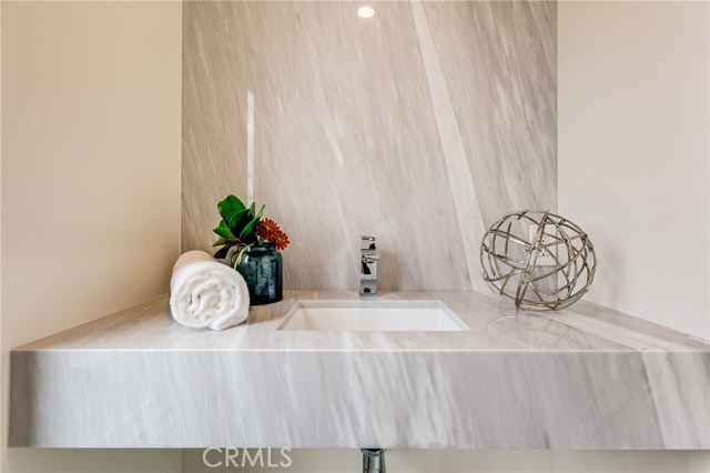 206 Moonstone Street, Manhattan Beach, California 90266, 4 Bedrooms Bedrooms, ,1 BathroomBathrooms,Residential,Sold,Moonstone,SB19150217