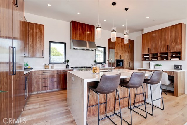 1705 Bayview Drive, Hermosa Beach, California 90254, 4 Bedrooms Bedrooms, ,2 BathroomsBathrooms,Residential,Sold,Bayview,SB20095687