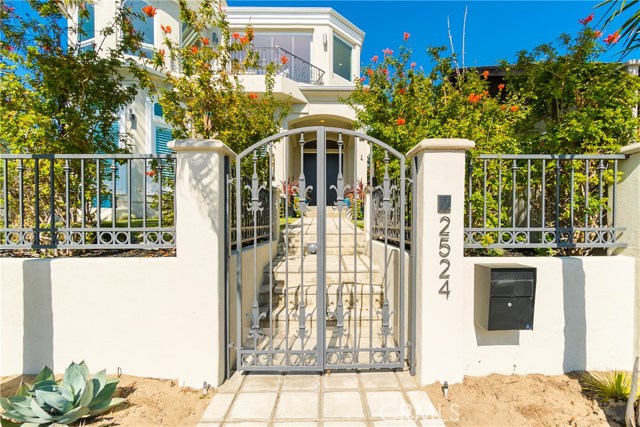 2524 Manhattan Avenue, Hermosa Beach, California 90254, 5 Bedrooms Bedrooms, ,3 BathroomsBathrooms,Residential,Sold,Manhattan,SB18096858