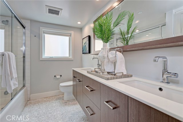 524 14th Street, Manhattan Beach, California 90266, 4 Bedrooms Bedrooms, ,3 BathroomsBathrooms,Residential,Sold,14th,SB19119459