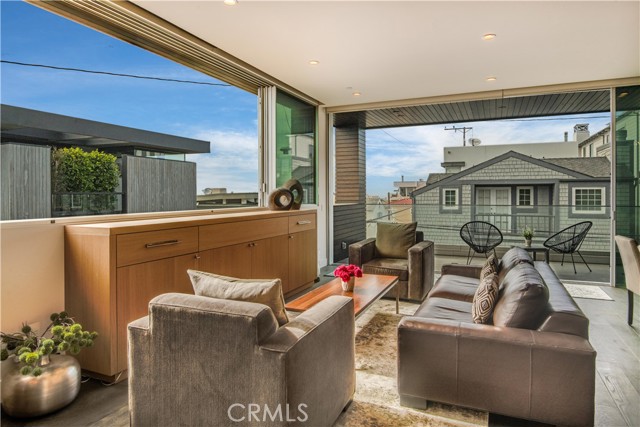 218 1st Place, Manhattan Beach, California 90266, 3 Bedrooms Bedrooms, ,3 BathroomsBathrooms,Residential,Sold,1st,PV21075886