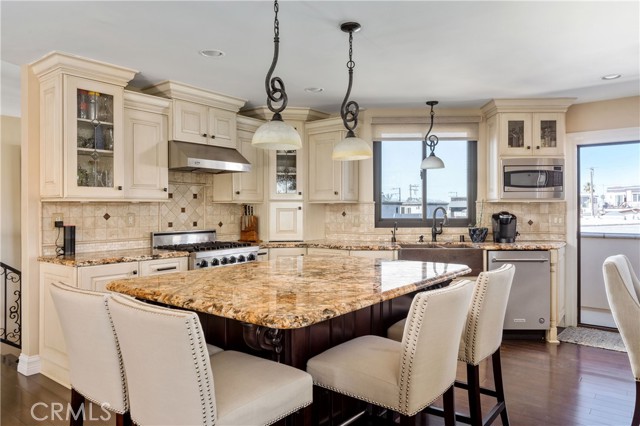 437 27th Street, Manhattan Beach, California 90266, 4 Bedrooms Bedrooms, ,3 BathroomsBathrooms,Residential,Sold,27th,SB21036239