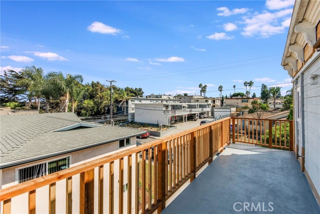 1427 12th Street, Manhattan Beach, California 90266, 2 Bedrooms Bedrooms, ,3 BathroomsBathrooms,Residential,Sold,12th,SB21102526
