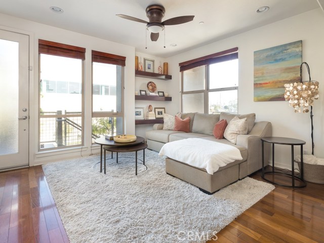 2 Bed Home for Sale in Hawthorne, California