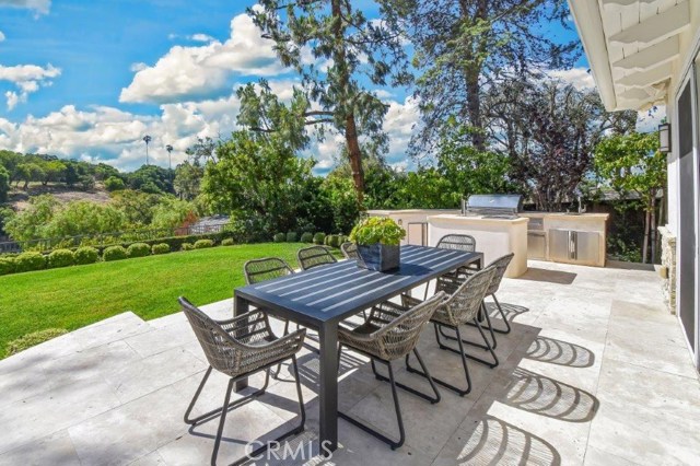 Back Patio Outdoor Kitchen & BBQ