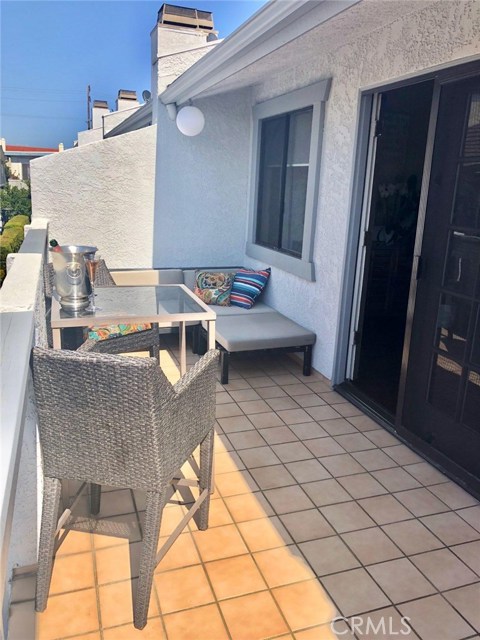 106 Lucia Avenue, Redondo Beach, California 90277, 2 Bedrooms Bedrooms, ,2 BathroomsBathrooms,Residential,Sold,Lucia,SB18128269