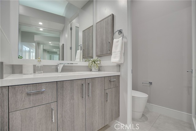 MASTER PRIVATE COMMODE