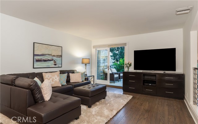 201 24th Street, Hermosa Beach, California 90254, 3 Bedrooms Bedrooms, ,2 BathroomsBathrooms,Residential,Sold,24th,SB17267233