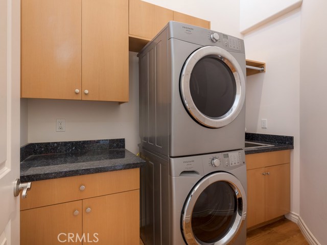 314 Avenue D, Redondo Beach, California 90277, 5 Bedrooms Bedrooms, ,5 BathroomsBathrooms,Residential,Sold,Avenue D,SB20083856