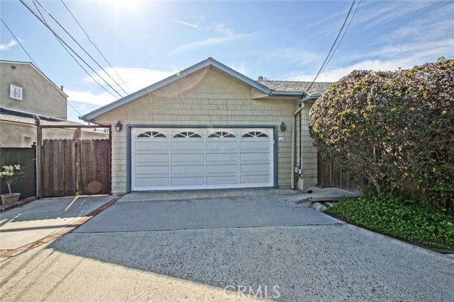 544 1st Street, Manhattan Beach, California 90266, 3 Bedrooms Bedrooms, ,1 BathroomBathrooms,Residential,Sold,1st,SB18272923