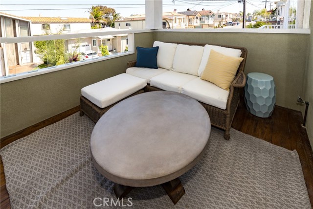 1112 11th Street, Hermosa Beach, California 90254, 2 Bedrooms Bedrooms, ,2 BathroomsBathrooms,Residential,Sold,11th,SB17205117