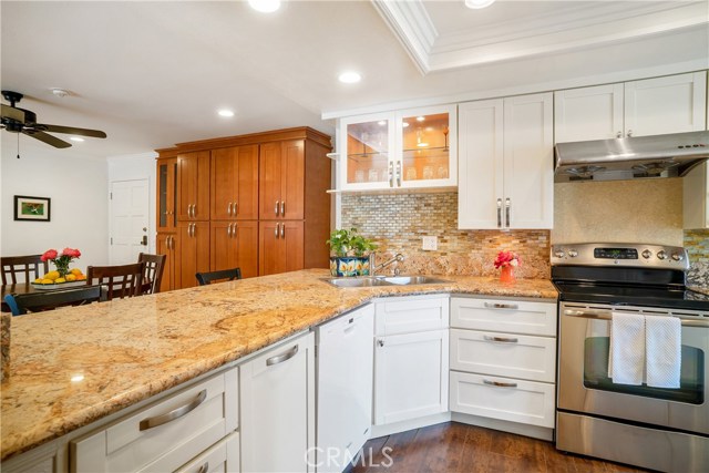 428 Esplanade, Redondo Beach, California 90277, 3 Bedrooms Bedrooms, ,2 BathroomsBathrooms,Residential,Sold,Esplanade,SB18127217