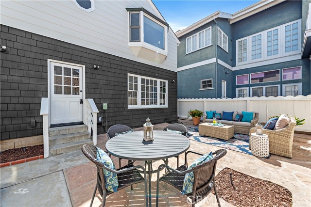 329 3rd Street, Manhattan Beach, California 90266, 3 Bedrooms Bedrooms, ,2 BathroomsBathrooms,Residential,Sold,3rd Street,SB21065451