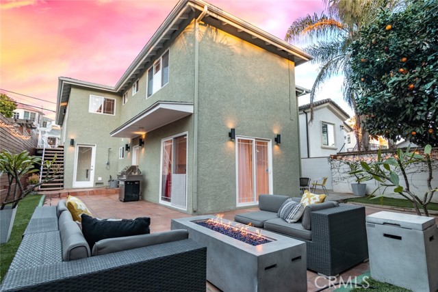 706 Serpentine Street, Redondo Beach, California 90277, 4 Bedrooms Bedrooms, ,2 BathroomsBathrooms,Residential,Sold,Serpentine,SB21039323