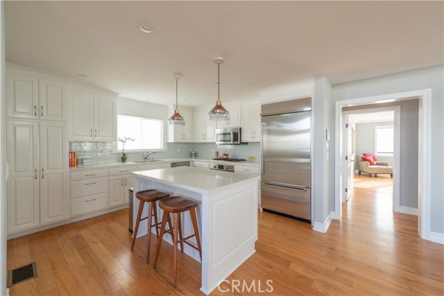 613 Lucia Avenue, Redondo Beach, California 90277, 3 Bedrooms Bedrooms, ,2 BathroomsBathrooms,Residential,Sold,Lucia,SB19228857