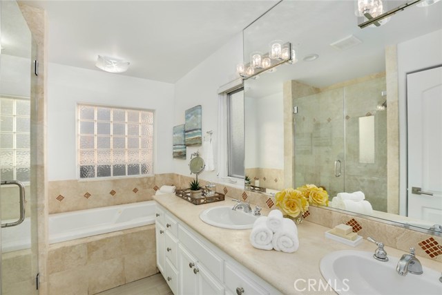 220 4th Street, Hermosa Beach, California 90254, 3 Bedrooms Bedrooms, ,4 BathroomsBathrooms,Residential,Sold,4th,PW18290182