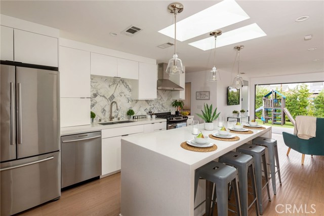 2219 Graham Avenue, Redondo Beach, California 90278, 3 Bedrooms Bedrooms, ,1 BathroomBathrooms,Residential,Sold,Graham,SB19216954