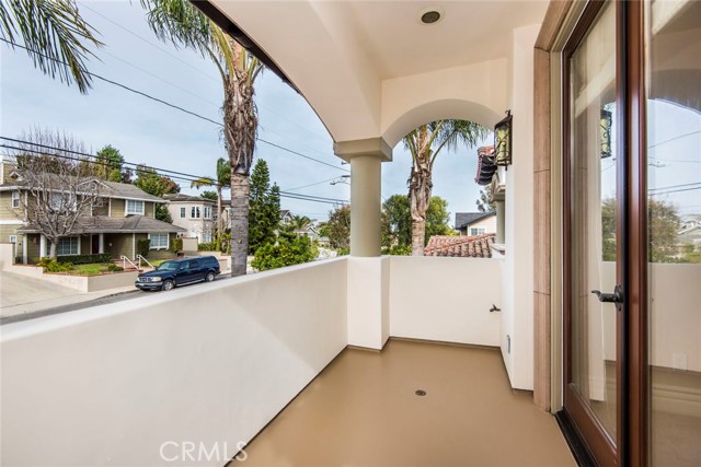 1616 Gates Avenue, Manhattan Beach, California 90266, 5 Bedrooms Bedrooms, ,5 BathroomsBathrooms,Residential,Sold,Gates,SB18076202