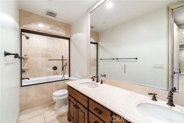 4th Bedroom's ensuite bathroom with jetted hot tub.