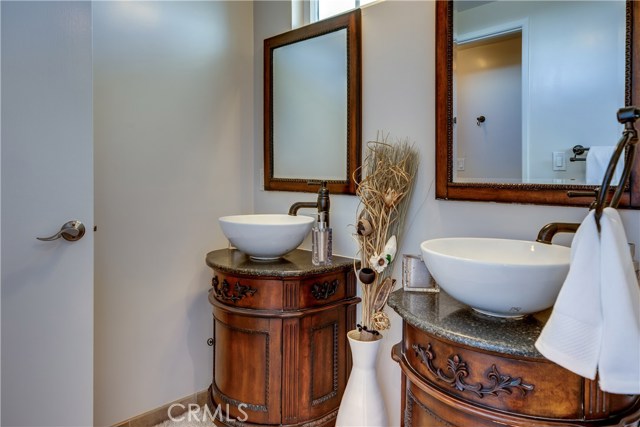 600 Faye Lane, Redondo Beach, California 90277, 5 Bedrooms Bedrooms, ,1 BathroomBathrooms,Residential,Sold,Faye,SB19183101