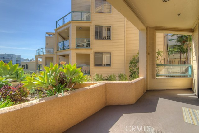 120 The Village, Redondo Beach, California 90277, 1 Bedroom Bedrooms, ,1 BathroomBathrooms,Residential,Sold,The Village,SW18052490