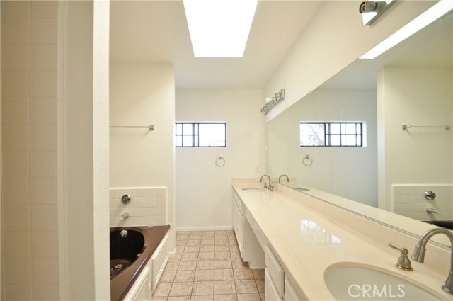 2404 Huntington Lane, Redondo Beach, California 90278, 3 Bedrooms Bedrooms, ,2 BathroomsBathrooms,Residential,Sold,Huntington Lane,SB18166287